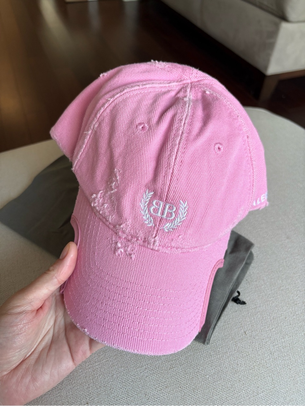 Balenciaga Unisex Laurel Baseball Cap Distressed Baby Pink Logo One Size - Picture 8 of 14